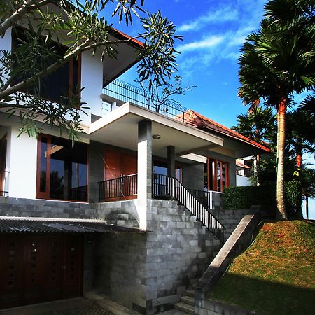 Kencana Villa Dago Bandung Exterior photo